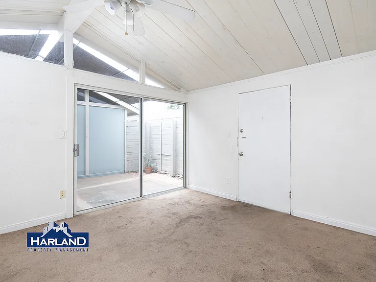 6250-6264.5 Stanley Ave #6254.5 — Photo 6