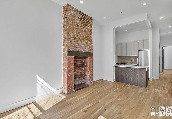 3rd image of 422 Evergreen Ave #2