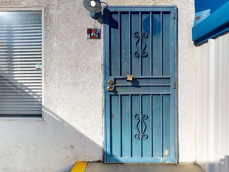 Sleek, Contemporary Efficiency - Live El Campo on Route 66! — Photo 4