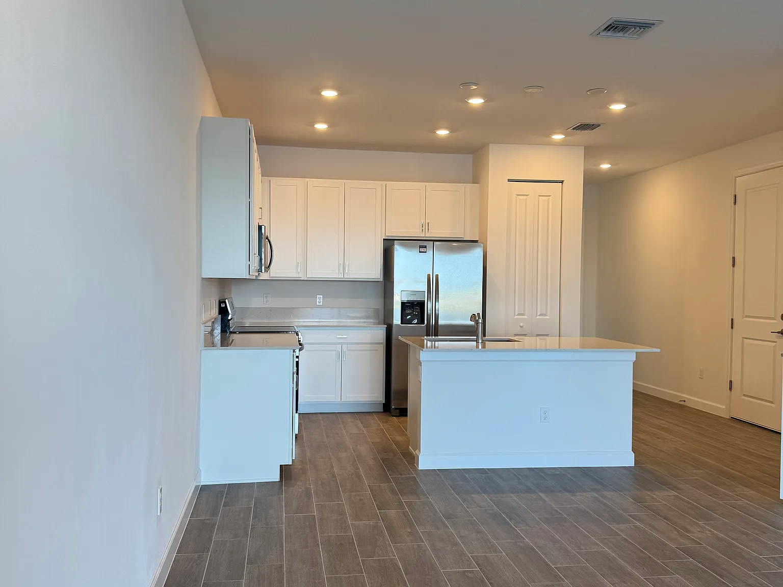2 bed, 1308 sqft, $2,100 — Photo 3