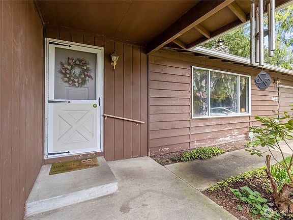 2nd image of 419 NE Conifer Drive