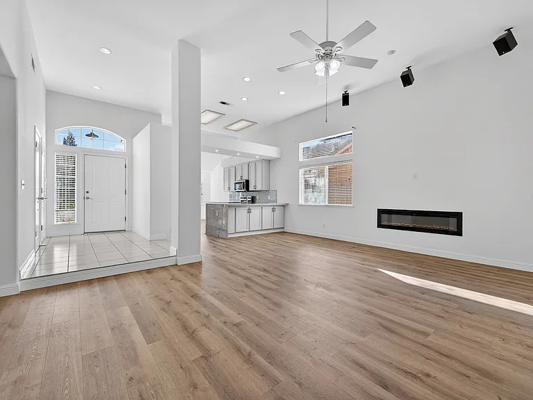 10291 N Whitney Ave — Photo 17
