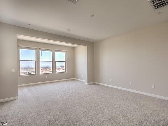 3rd image of 372 Red Feather Peak Ct