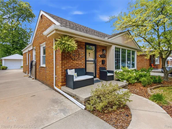 19994 Woodmont St, Harper Woods, MI 48225