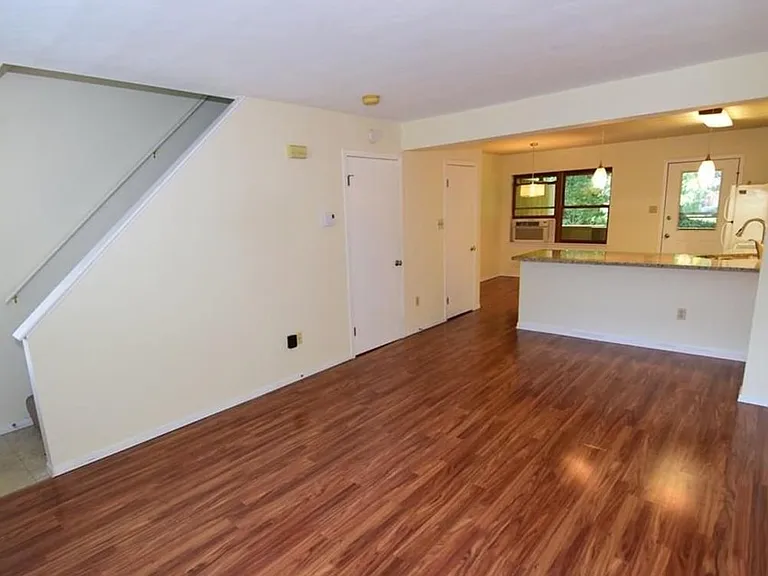2095 Mary Ellen Ln — Photo 6