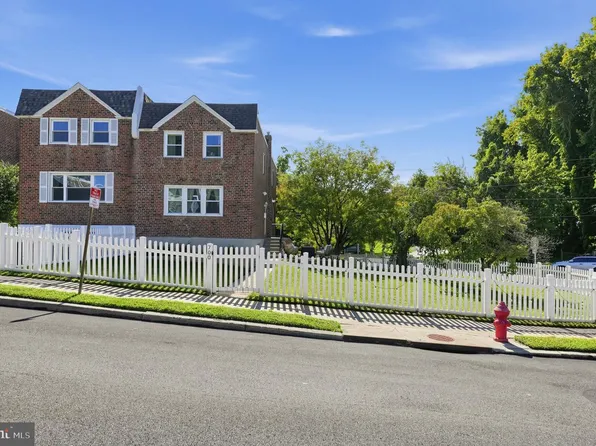 700 Livezey Ln, Philadelphia, PA 19128