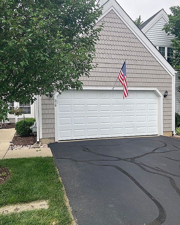 1st image of 318 Stillwater Ct