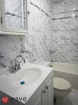 Rented by Wave Real Estate Group | media 19