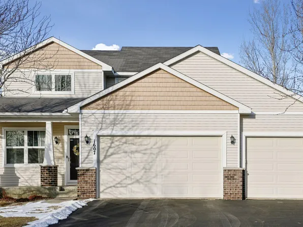 1607 Hackberry Ct, Carver, MN 55315