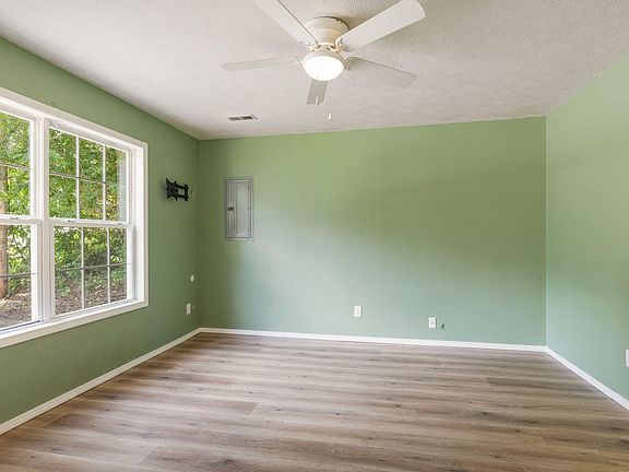 3rd image of 4071 Oakwood Road