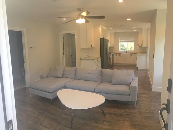 3rd image of 31 Camilla Dr #A