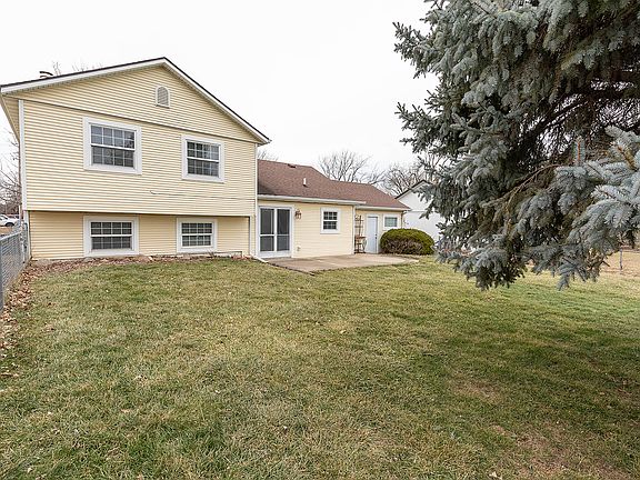 4th image of 405 NW Chapel Dr
