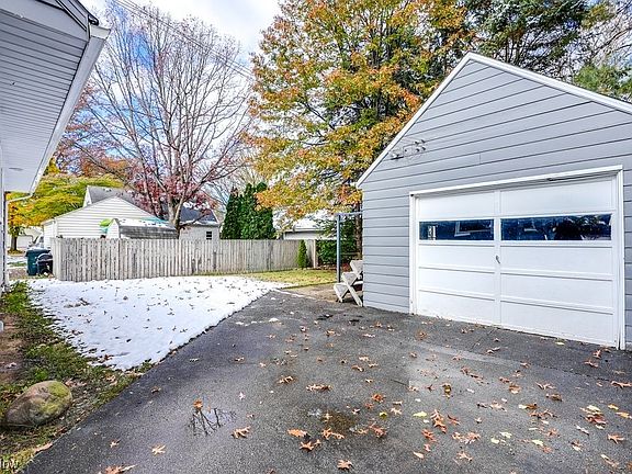 4th image of 623 Chart Ave
