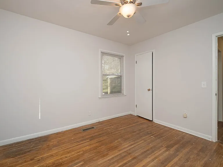 606 Village Ct — Photo 15