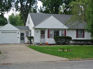 829 37th St NE, Cedar Rapids, IA 52402