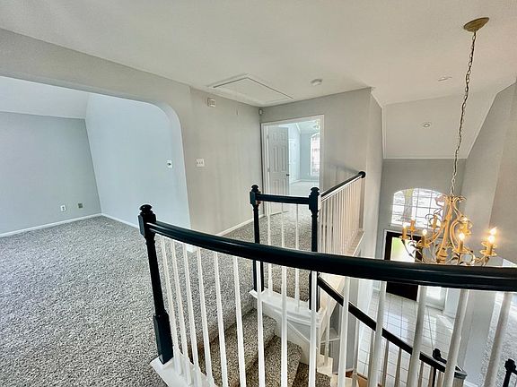 3rd image of 15314 Amesbury Ln