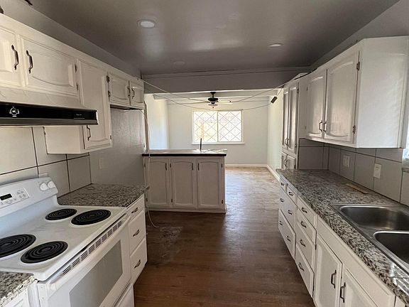 3rd image of 5678 N Millbrook Ave