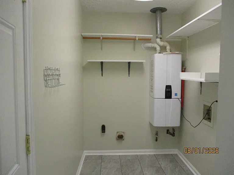 616 Langley Ct — Photo 8