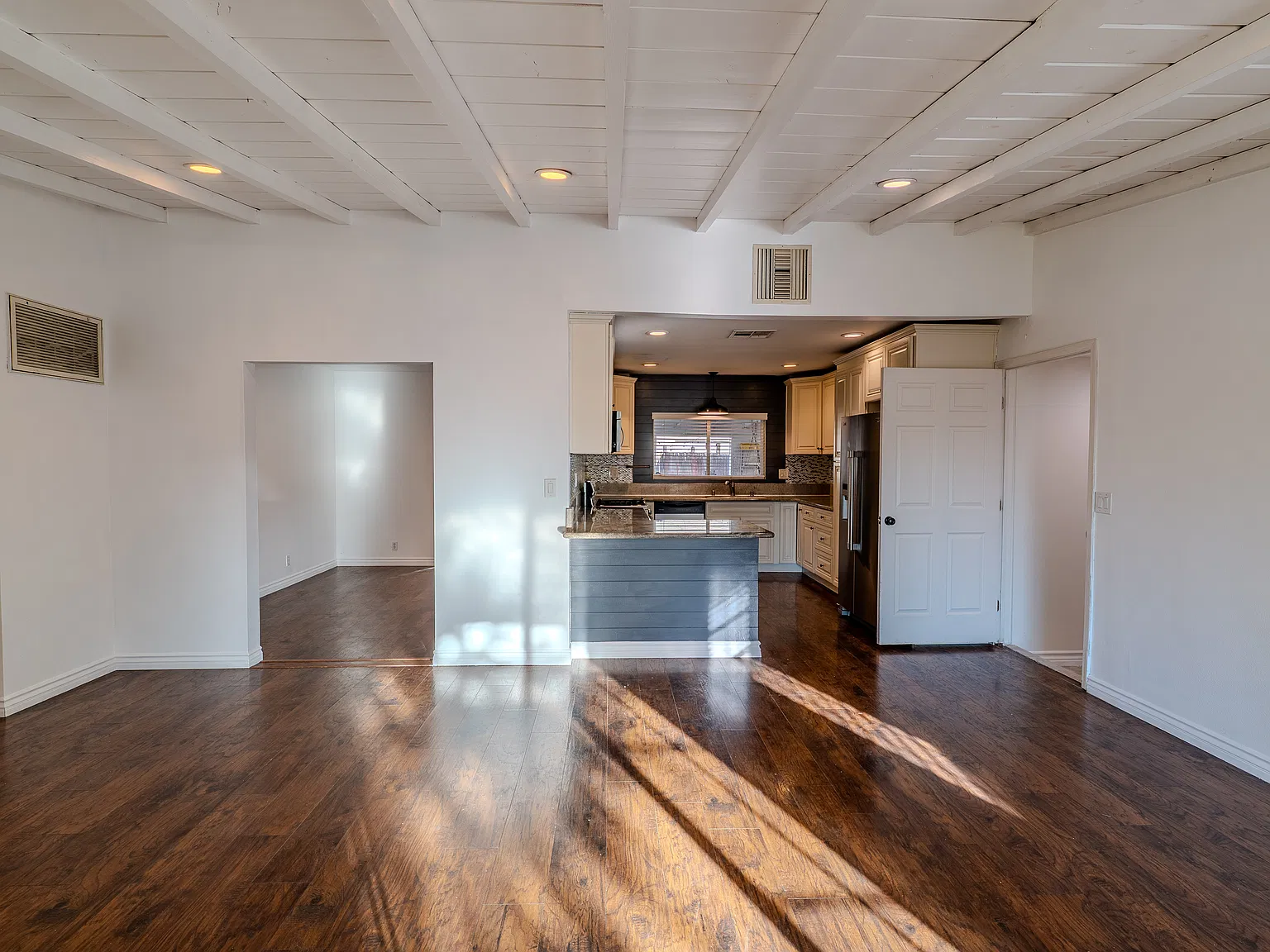 3 bed, 1525 sqft, $4,500 — Photo 2