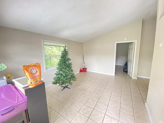 4th image of 20 N Sheltering Oaks Dr Floor 3445