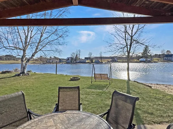 9372 Lakeview Dr, Cadillac, MI 49601