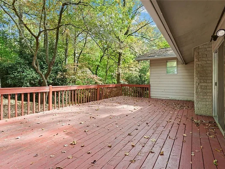 705 Edgewater Trl NW — Photo 9