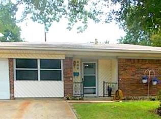 209 Chamberlain St, Irving, TX 75060