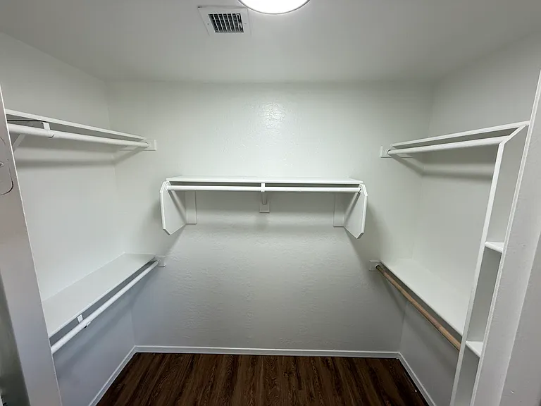 1457 E 10th Pl — Photo 39