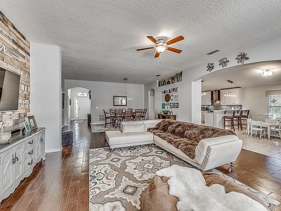 4th image of 275 Mahogany Bay Dr