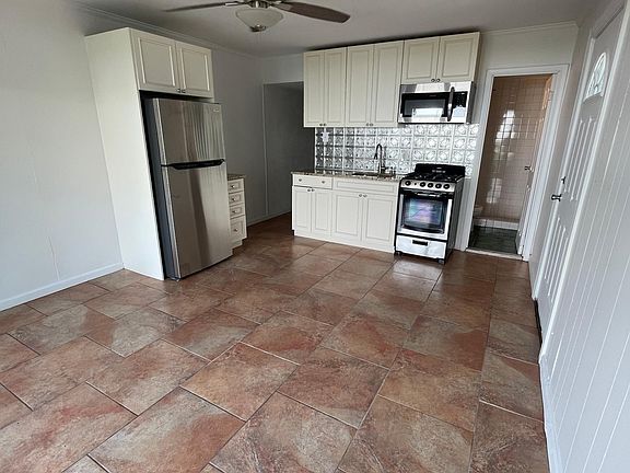 2nd image of 117 Rockville Ave #1L
