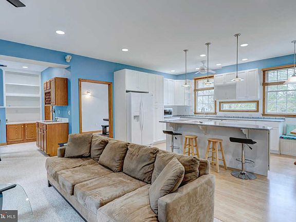 4th image of 110 London Cir S