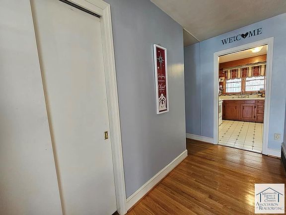 2nd image of 709 Prospect Hill Dr
