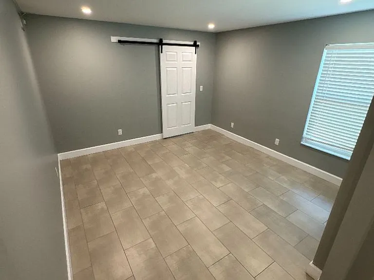 2330 SE 8th Ter — Photo 10