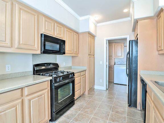 3rd image of 433 Sylvan Ave Spc 61