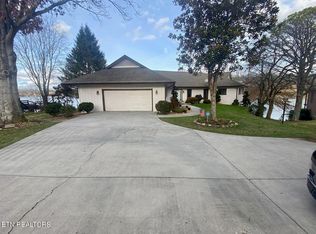 85 Volunteer Ct, Crossville, TN 38555