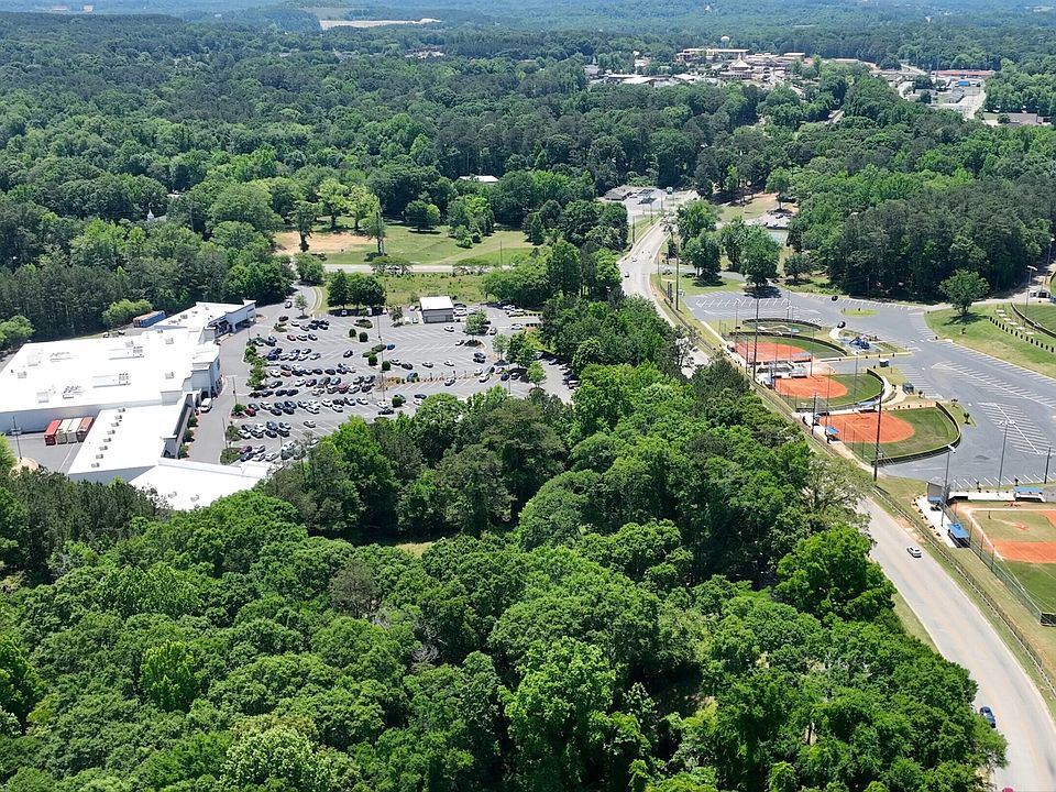 2nd image of 332 E Atlanta Rd
