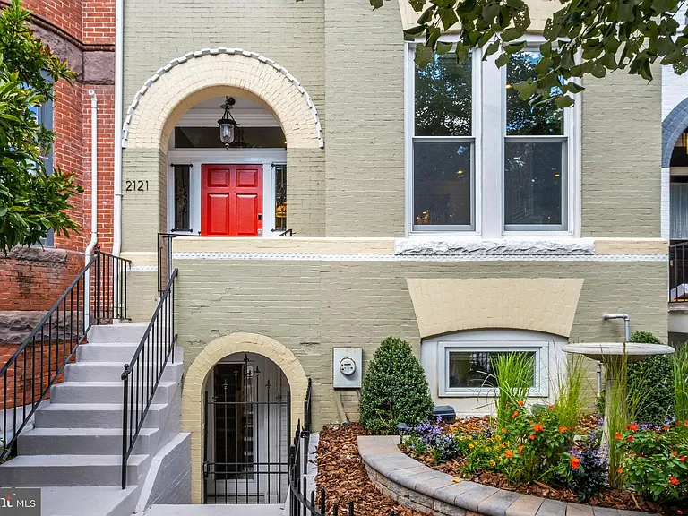 2121 R St NW — Photo 2