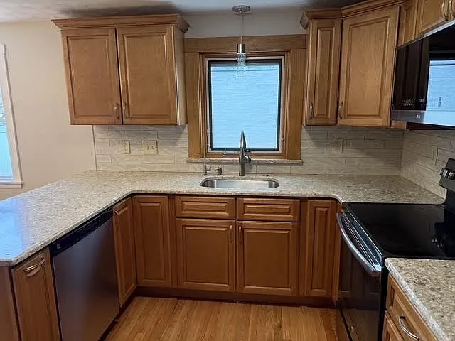 7 Puritan Rd — Photo 6