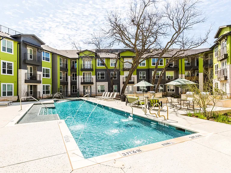 Pool with water feature