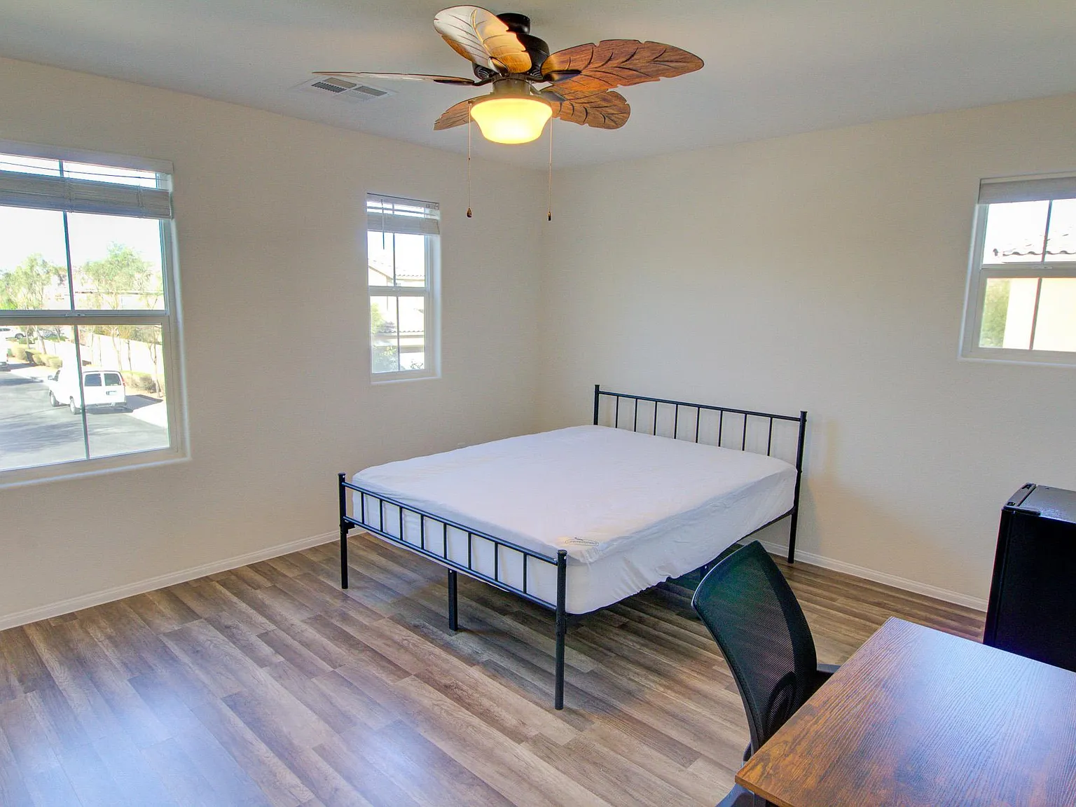 4 bed, 3.0 bath, 2469 sqft, $1,027 — Photo 3