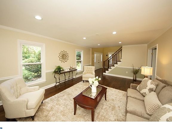 5th image of 15 Saratoga Dr
