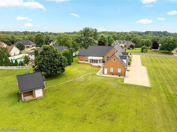 3rd image of 3371 Sherbrook Dr