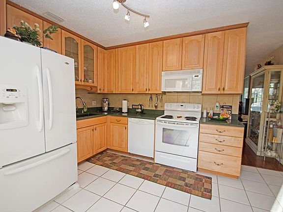 2nd image of 2401 Ecuadorian Way APT 39