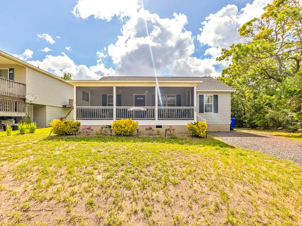 138 NE 10th St, Oak Island, NC 28465