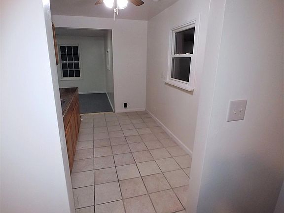 3rd image of 111 Fleetwood Ct