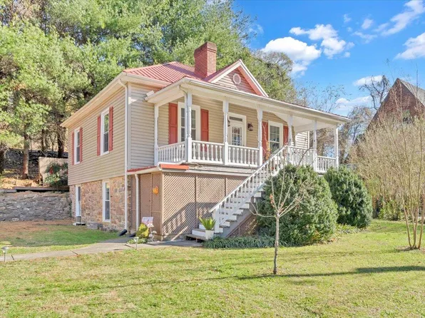 240 Easy St, Boones Mill, VA 24065