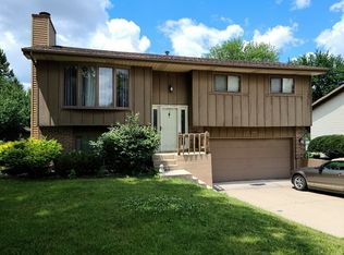 4N160 N Chestnut St, Addison, IL 60101