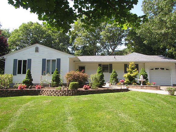 4th image of 8 Neil Dr