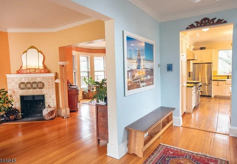 110 Montclair Ave — Photo 9