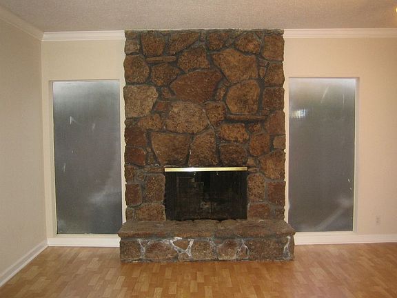 Livingroom with fireplace